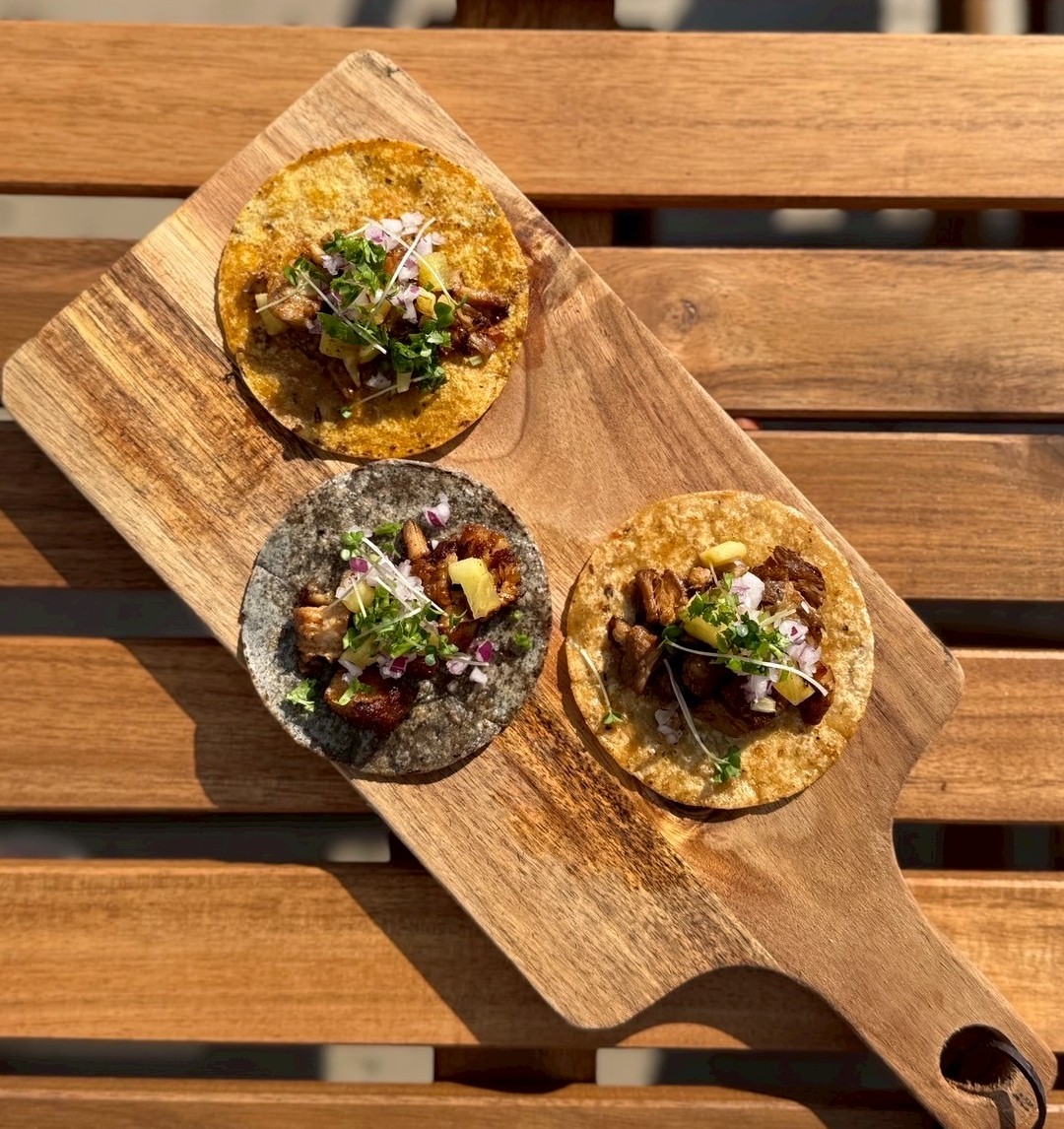 ポークカルニタスタコス（タコス３ピース）- 逗子海の家の本格メキシカンタコス