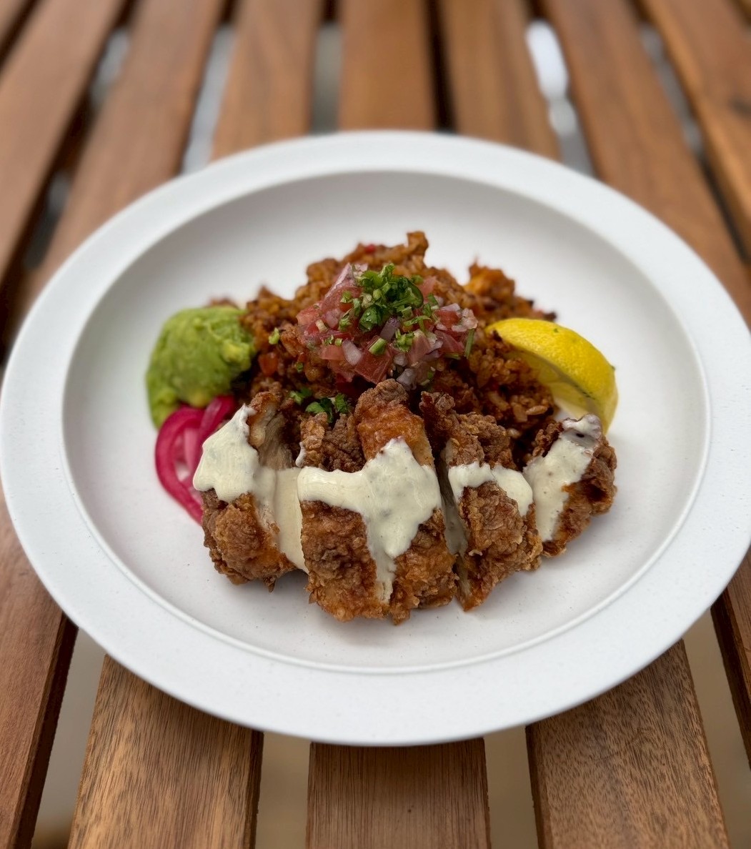 ジャンバラヤとスパイシーフライドチキン - 逗子海の家の本場炊き込みごはん