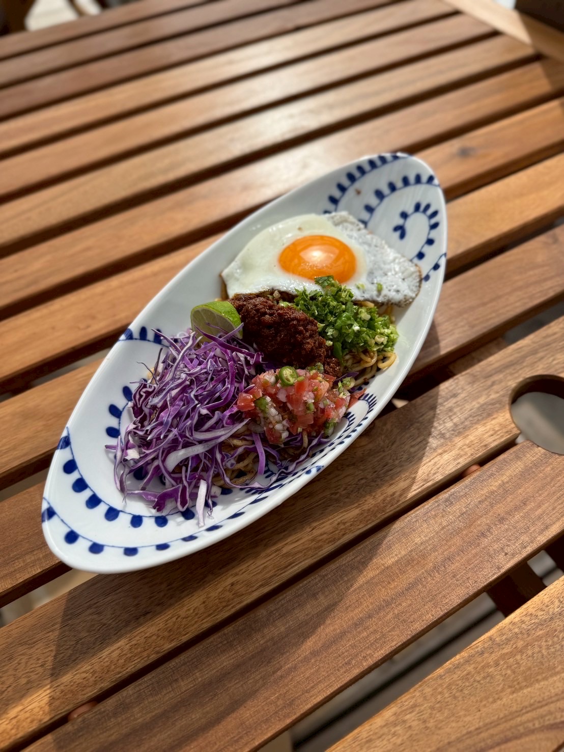 メキシコ風タコ焼きそば - 逗子海の家のメキシカンヌードル